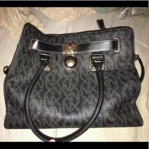 Noble Exchange Black Purse